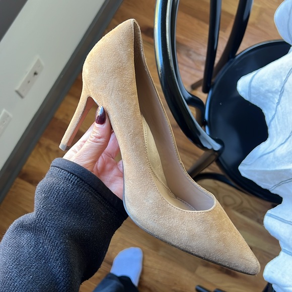 Banana Republic Madison Pump - size 7, like new condition - Picture 2 of 7